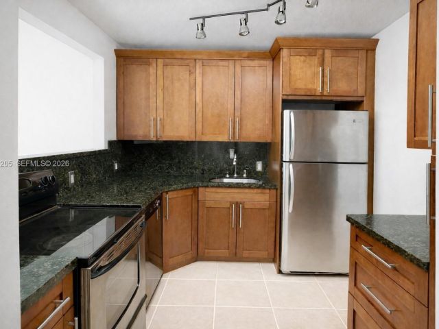 Apartment for rent  Unit #310 - photo 7483953