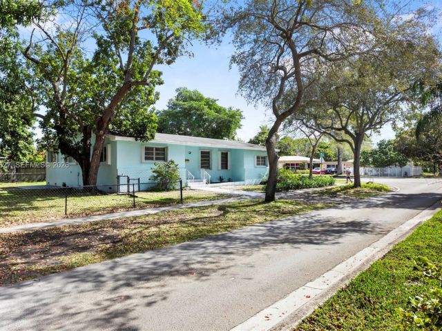 Home for rent at 12905 NE 4th Ave 1 - photo 7475635