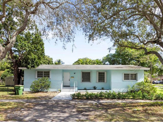 Home for rent at 12905 NE 4th Ave 1 - photo 7475636