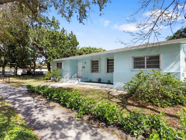 Home for rent at 12905 NE 4th Ave 1 - photo 7475637