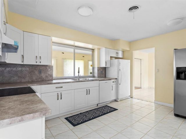 Home for rent at 12905 NE 4th Ave 1 - photo 7475642