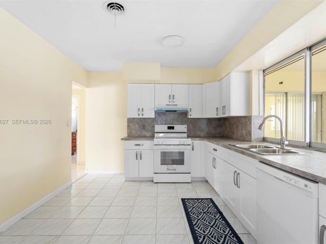 Home for rent at 12905 NE 4th Ave 1 - photo 7475643