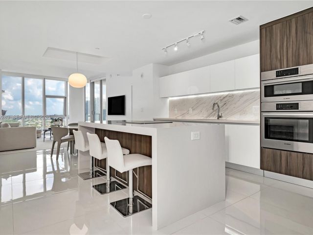 Apartment for rent  Unit #1701 - photo 7488243