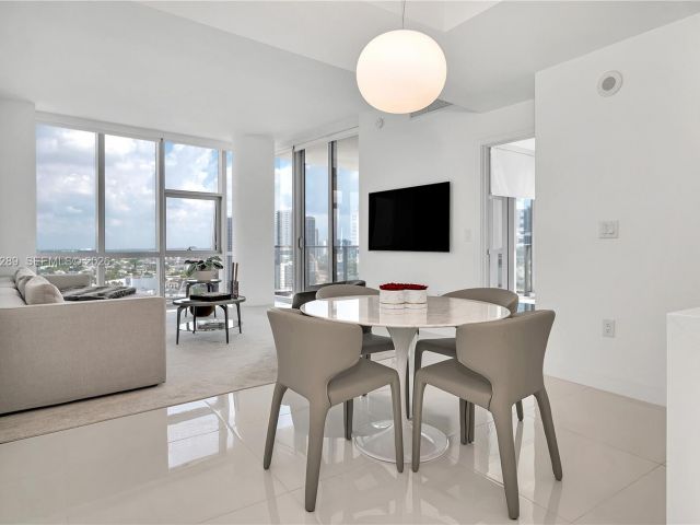 Apartment for rent  Unit #1701 - photo 7488244