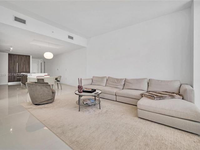 Apartment for rent  Unit #1701 - photo 7488246