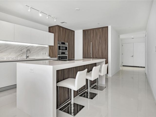 Apartment for rent  Unit #1701 - photo 7488247