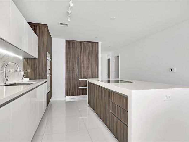 Apartment for rent  Unit #1701 - photo 7488248