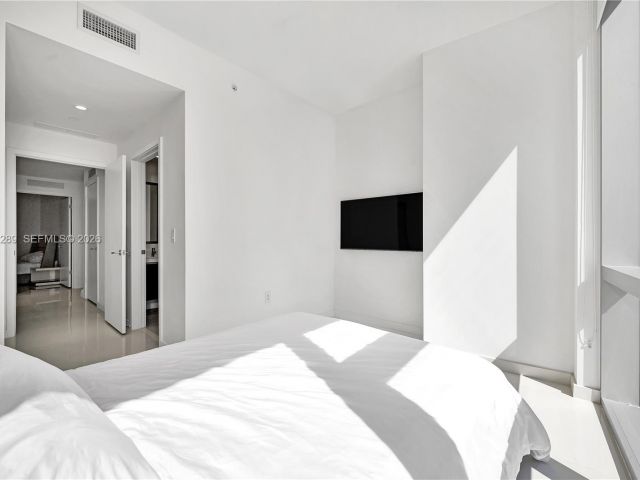 Apartment for rent  Unit #1701 - photo 7488259