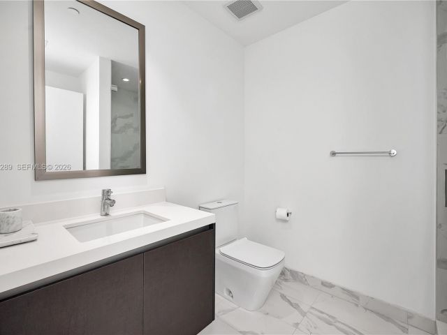 Apartment for rent  Unit #1701 - photo 7488260