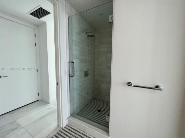 2-bedroom condo for sale in Miami - 700 NE 26th Ter 2205 - MondialRealty