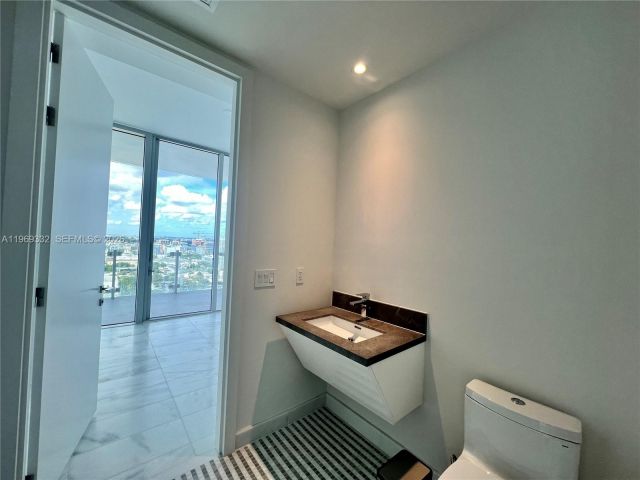 2-bedroom condo for sale in Miami - 700 NE 26th Ter 2205 - MondialRealty