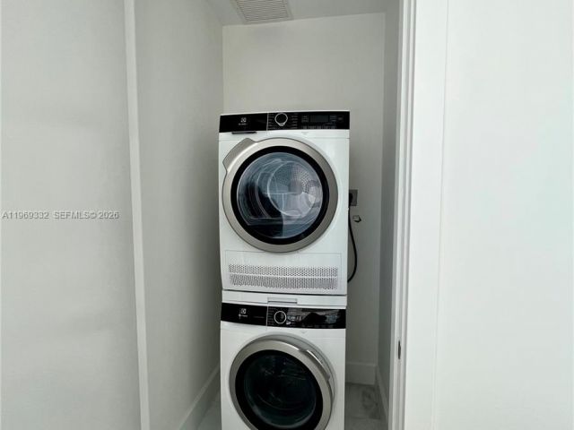 2-bedroom condo for sale in Miami - 700 NE 26th Ter 2205 - MondialRealty