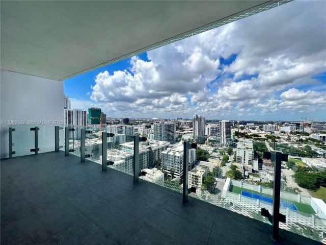 2-bedroom condo for sale in Miami - 700 NE 26th Ter 2205 - MondialRealty