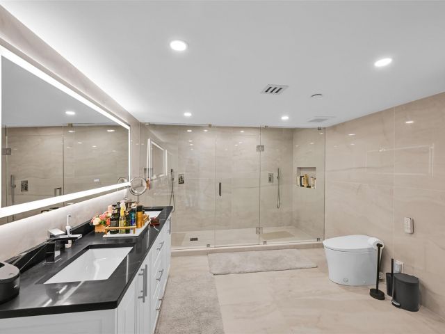 4-bedroom condo for sale in Miami - 19667 Turnberry Way 20gr - MondialRealty