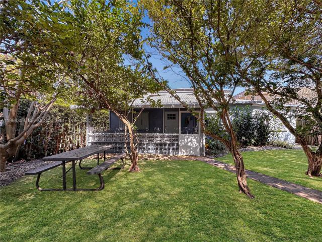 Home for rent at 969 Bay Dr 5 - photo 7469515