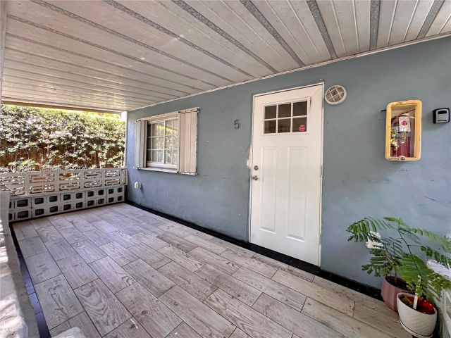 Home for rent at 969 Bay Dr 5 - photo 7469516