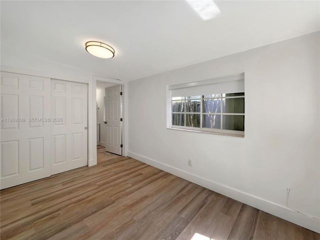 Home for rent at 969 Bay Dr 5 - photo 7469528