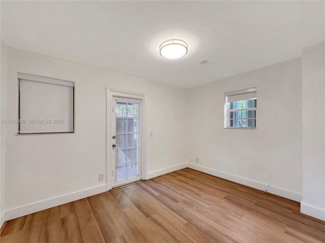 Home for rent at 969 Bay Dr 5 - photo 7469529