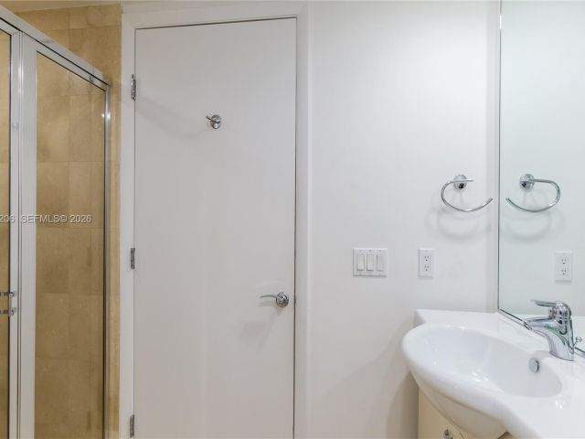 Apartment for rent  Unit #2906 - photo 7499795