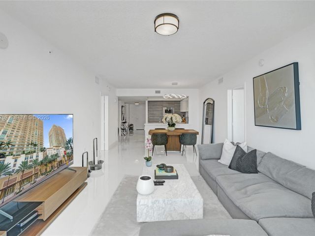 Apartment for sale  Unit #4-1104 - photo 7490163