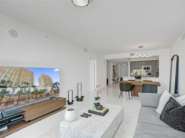 Apartment for sale  Unit #4-1104 - photo 7490164