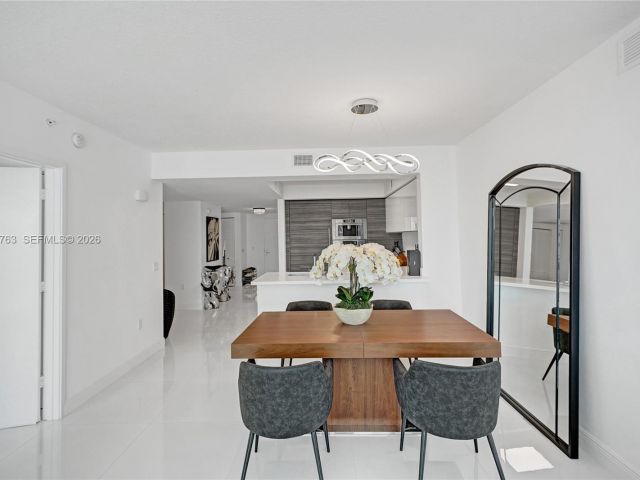 Apartment for sale  Unit #4-1104 - photo 7490167