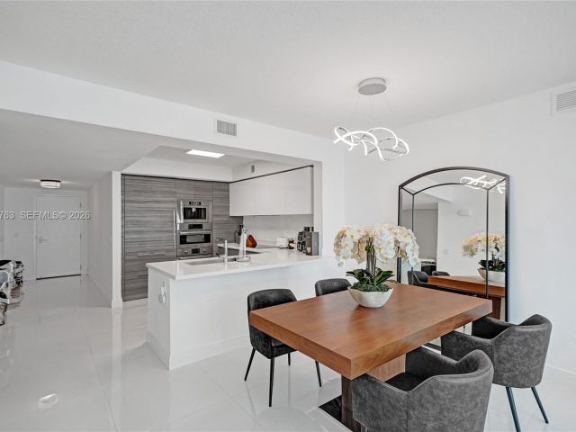 Apartment for sale  Unit #4-1104 - photo 7490168