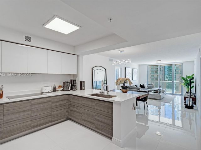 Apartment for sale  Unit #4-1104 - photo 7490169