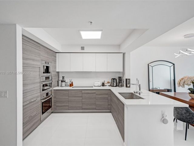 Apartment for sale  Unit #4-1104 - photo 7490170