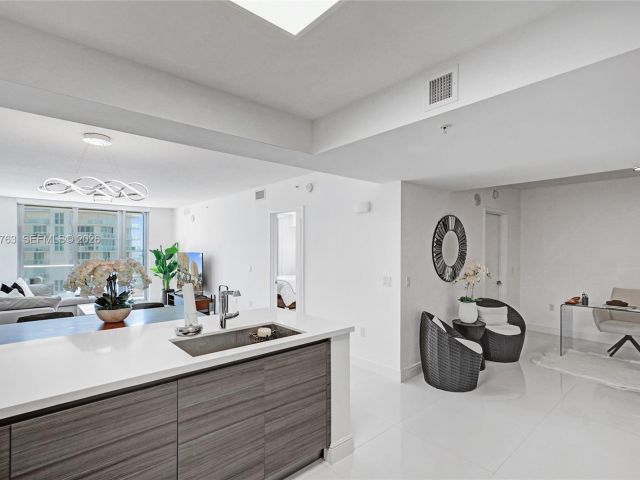 Apartment for sale  Unit #4-1104 - photo 7490172