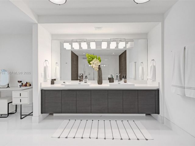 Apartment for sale  Unit #4-1104 - photo 7490176