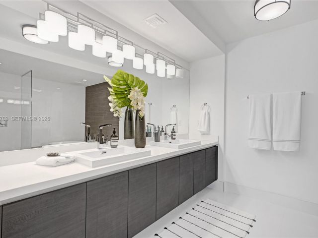 Apartment for sale  Unit #4-1104 - photo 7490177