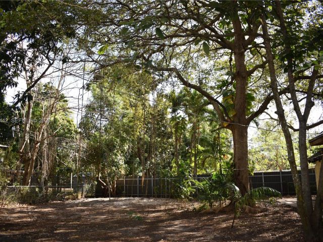 Home for sale at 14015 NE 11th Ave - photo 7475823