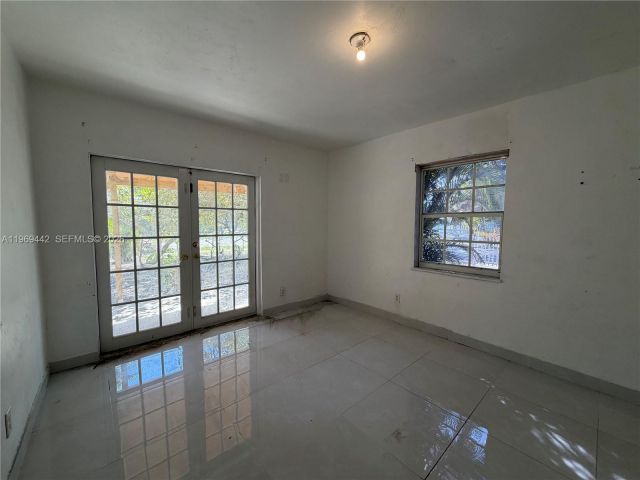 Home for sale at 14015 NE 11th Ave - photo 7475827