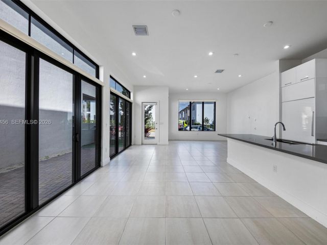 Home for rent at 8120 NW 43rd St 8120 - photo 7486382