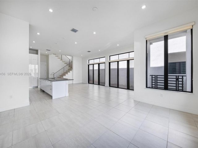 Home for rent at 8120 NW 43rd St 8120 - photo 7486385