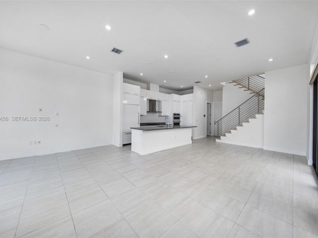 Home for rent at 8120 NW 43rd St 8120 - photo 7486386