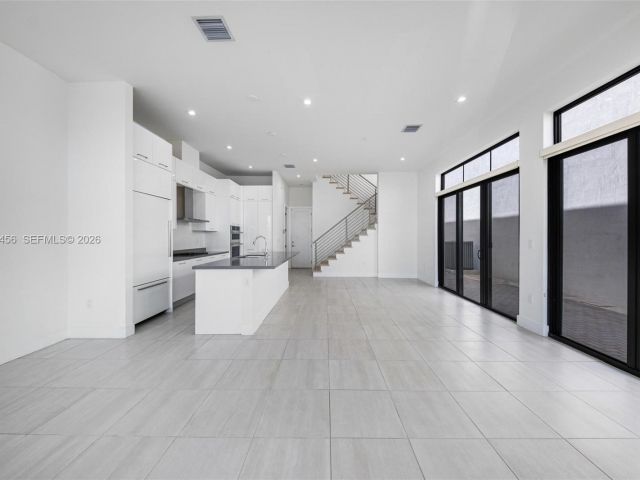 Home for rent at 8120 NW 43rd St 8120 - photo 7486387