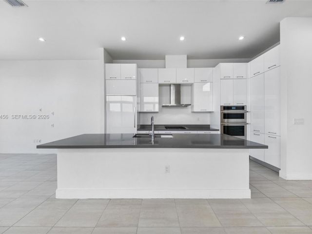 Home for rent at 8120 NW 43rd St 8120 - photo 7486389