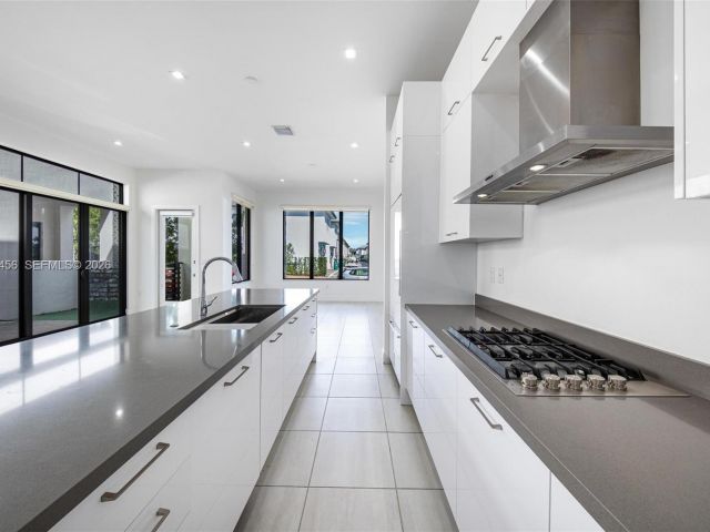 Home for rent at 8120 NW 43rd St 8120 - photo 7486392