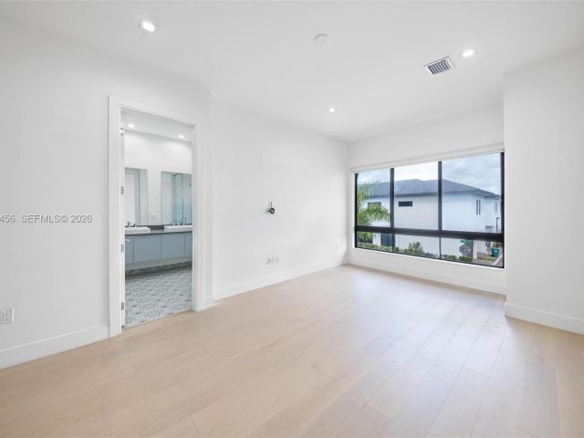 Home for rent at 8120 NW 43rd St 8120 - photo 7486397