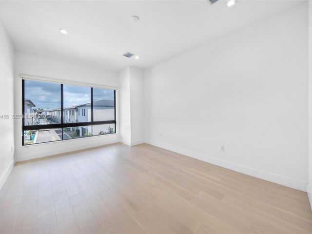 Home for rent at 8120 NW 43rd St 8120 - photo 7486398