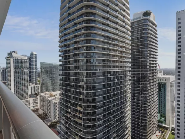 2-bedroom condo for rent in Miami - 801 S Miami Ave 3310 - MondialRealty