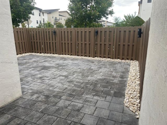 Home for rent at 10445 NW 81st Ter 10045 - photo 7486400