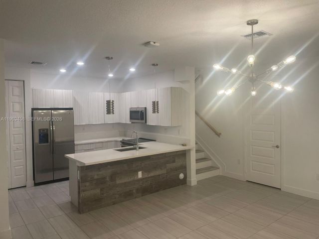 Home for rent at 10445 NW 81st Ter 10045 - photo 7486402