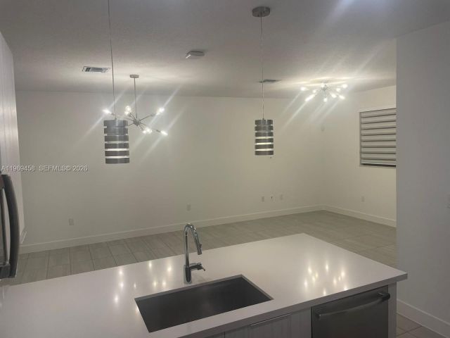 Home for rent at 10445 NW 81st Ter 10045 - photo 7486404