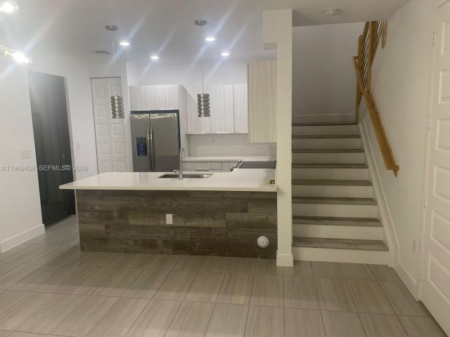 Home for rent at 10445 NW 81st Ter 10045 - photo 7486405