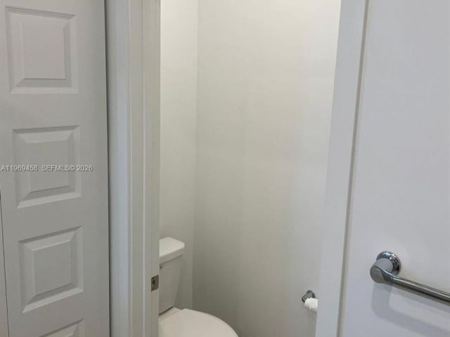 Home for rent at 10445 NW 81st Ter 10045 - photo 7486419
