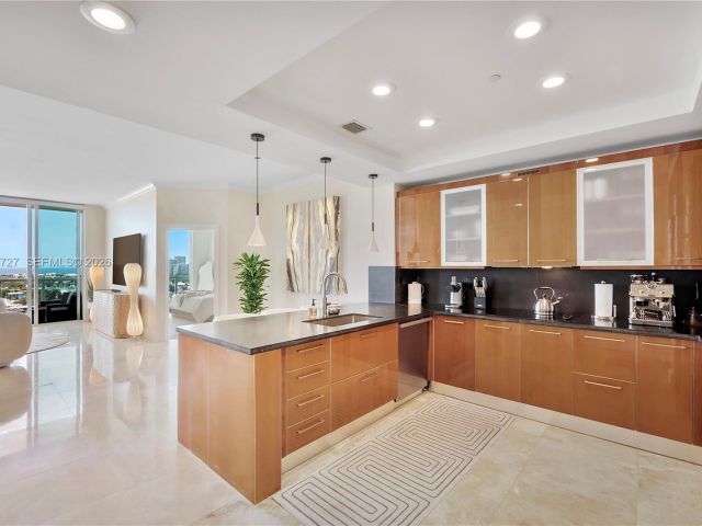 Apartment for rent  Unit #1606 - photo 7495309