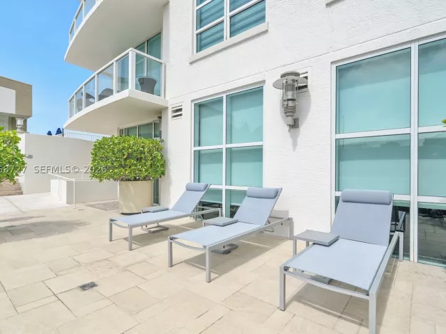 1-bedroom condo for rent in Fort Lauderdale - 1819 SE 17th St 1606 - MondialRealty